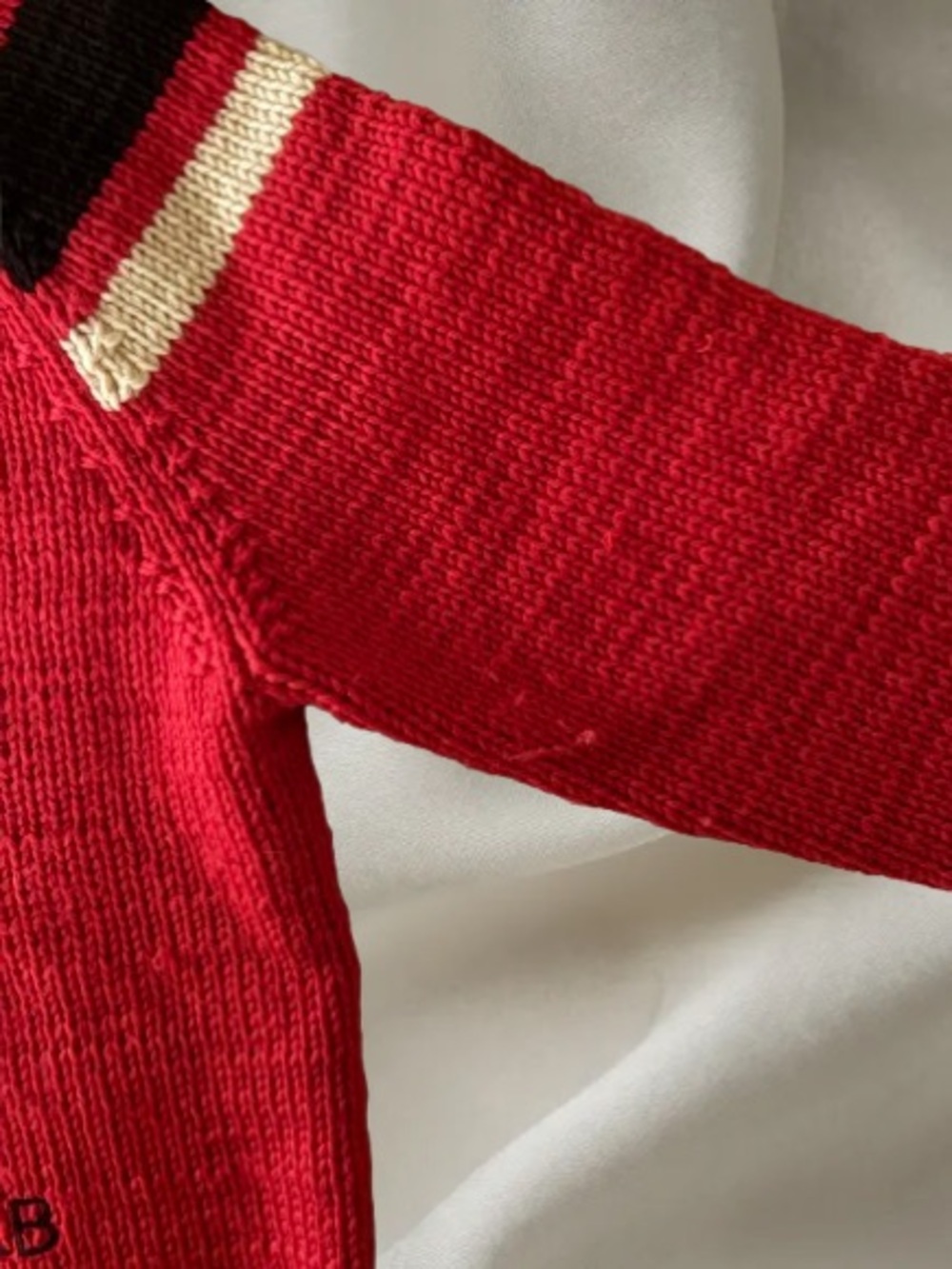 Victoria Beckham 100% Wool Red Crewneck Sweater with Gold & Black, Small - Picture 6 of 9